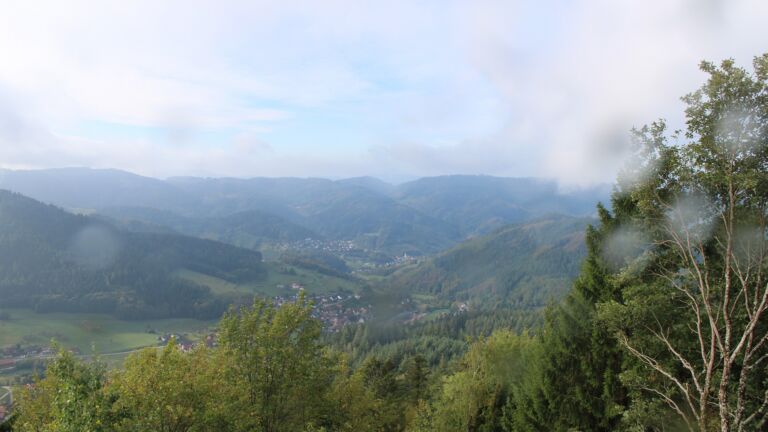 Dieses Bild zeigt eine Webcam-Aufnahme vom Achertal, aufgenommen am Freitag, den 09.10.2026 um 10:30 Uhr. Die Temperatur betrug 6.9°C.
