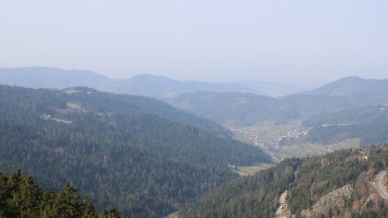 Dieses Bild zeigt eine Webcam-Aufnahme vom Achertal, aufgenommen am Montag, den 09.03.2026 um 11:20 Uhr. Die Temperatur betrug 11.9°C.