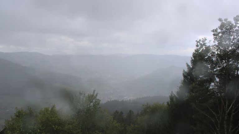 Dieses Bild zeigt eine Webcam-Aufnahme vom Achertal, aufgenommen am Sonntag, den 11.10.2026 um 13:50 Uhr. Die Temperatur betrug 8.1°C.