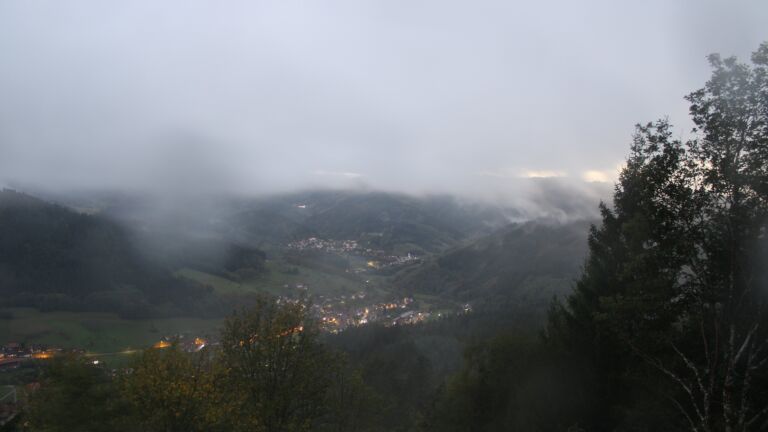 Dieses Bild zeigt eine Webcam-Aufnahme vom Achertal, aufgenommen am Sonntag, den 25.10.2026 um 17:40 Uhr. Die Temperatur betrug 4.6°C.