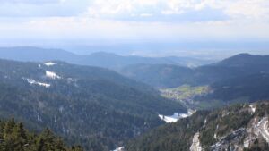 Dieses Bild zeigt eine Webcam-Aufnahme vom Achertal, aufgenommen am Mittwoch, den 01.04.2026 um 16:20 Uhr. Die Temperatur betrug 2.9°C.