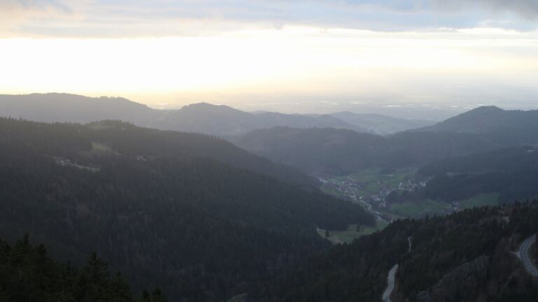 Dieses Bild zeigt eine Webcam-Aufnahme vom Achertal, aufgenommen am Dienstag, den 17.03.2026 um 17:50 Uhr. Die Temperatur betrug 3.5°C.