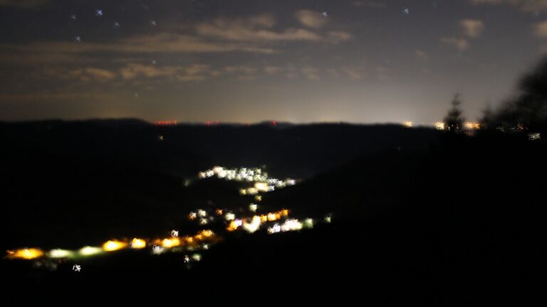 Dieses Bild zeigt eine Webcam-Aufnahme vom Achertal, aufgenommen am Montag, den 13.07.2026 um 02:30 Uhr. Die Temperatur betrug 21.8°C.