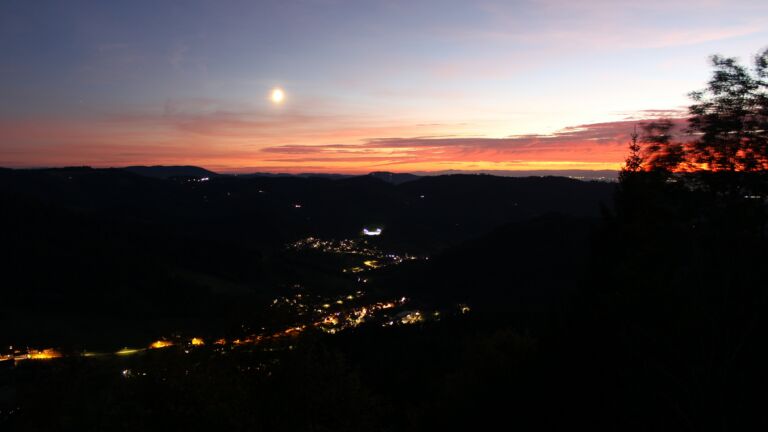 Dieses Bild zeigt eine Webcam-Aufnahme vom Achertal, aufgenommen am Donnerstag, den 15.10.2026 um 19:30 Uhr. Die Temperatur betrug 15.8°C.
