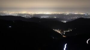 Dieses Bild zeigt eine Webcam-Aufnahme vom Achertal, aufgenommen am Donnerstag, den 05.03.2026 um 20:30 Uhr. Die Temperatur betrug 8.2°C.