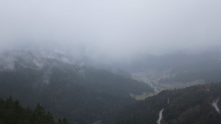 Dieses Bild zeigt eine Webcam-Aufnahme vom Achertal, aufgenommen am Sonntag, den 16.11.2025 um 16:10 Uhr. Die Temperatur betrug 6.1°C.