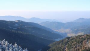 Dieses Bild zeigt eine Webcam-Aufnahme vom Achertal, aufgenommen am Freitag, den 26.12.2025 um 13:20 Uhr. Die Temperatur betrug 1.7°C.