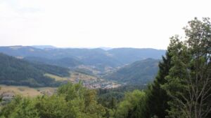 Dieses Bild zeigt eine Webcam-Aufnahme vom Achertal, aufgenommen am Samstag, den 15.08.2026 um 17:30 Uhr. Die Temperatur betrug 33.1°C.