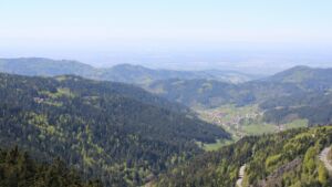 Dieses Bild zeigt eine Webcam-Aufnahme vom Achertal, aufgenommen am Sonntag, den 26.04.2026 um 13:40 Uhr. Die Temperatur betrug 15.5°C.