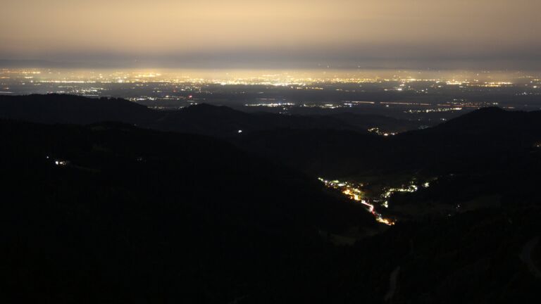 Dieses Bild zeigt eine Webcam-Aufnahme vom Achertal, aufgenommen am Freitag, den 03.10.2025 um 23:00 Uhr. Die Temperatur betrug 9.1°C.