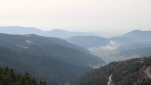 Dieses Bild zeigt eine Webcam-Aufnahme vom Achertal, aufgenommen am Freitag, den 06.03.2026 um 15:40 Uhr. Die Temperatur betrug 13.8°C.