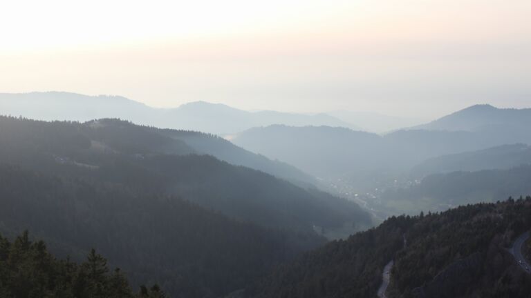 Dieses Bild zeigt eine Webcam-Aufnahme vom Achertal, aufgenommen am Samstag, den 07.03.2026 um 17:40 Uhr. Die Temperatur betrug 11.5°C.