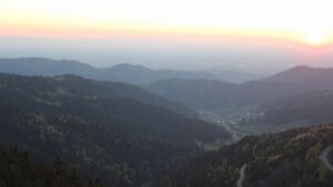 Dieses Bild zeigt eine Webcam-Aufnahme vom Achertal, aufgenommen am Mittwoch, den 22.04.2026 um 20:30 Uhr. Die Temperatur betrug 7°C.