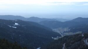 Dieses Bild zeigt eine Webcam-Aufnahme vom Achertal, aufgenommen am Freitag, den 16.01.2026 um 17:10 Uhr. Die Temperatur betrug 6.9°C.