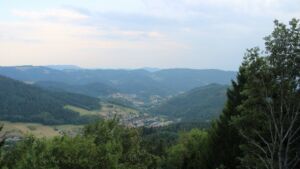 Dieses Bild zeigt eine Webcam-Aufnahme vom Achertal, aufgenommen am Freitag, den 31.07.2026 um 19:20 Uhr. Die Temperatur betrug 27.7°C.