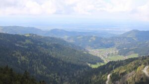 Dieses Bild zeigt eine Webcam-Aufnahme vom Achertal, aufgenommen am Sonntag, den 19.04.2026 um 13:50 Uhr. Die Temperatur betrug 7.1°C.