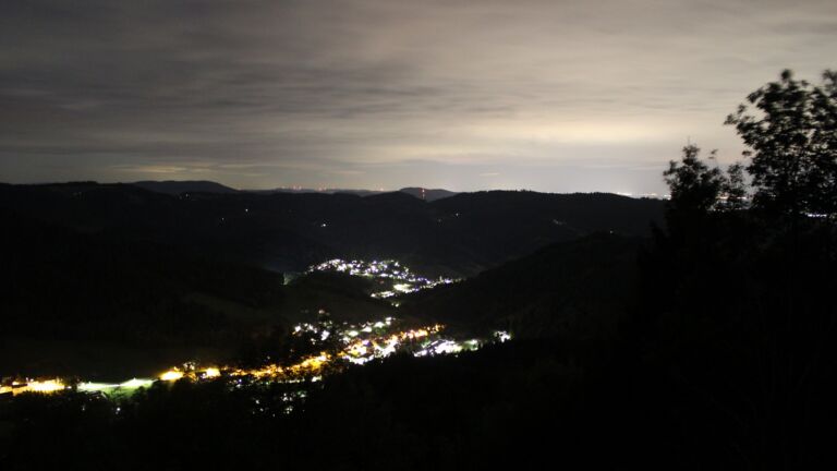 Dieses Bild zeigt eine Webcam-Aufnahme vom Achertal, aufgenommen am Donnerstag, den 03.09.2026 um 23:00 Uhr. Die Temperatur betrug 20°C.