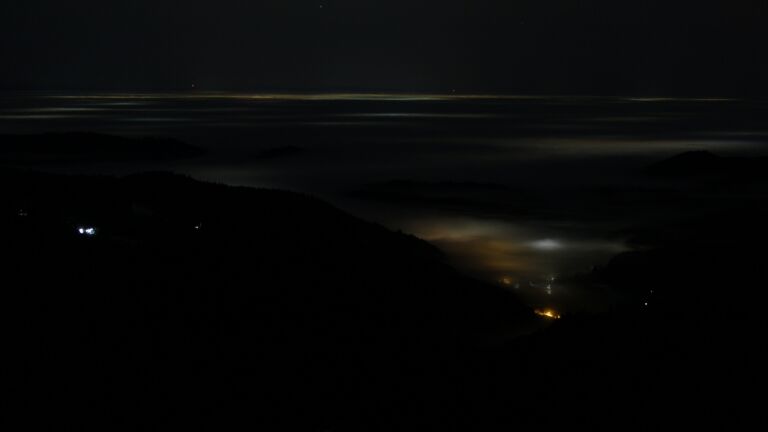 Dieses Bild zeigt eine Webcam-Aufnahme vom Achertal, aufgenommen am Dienstag, den 20.01.2026 um 01:10 Uhr. Die Temperatur betrug 7.9°C.