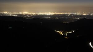 Dieses Bild zeigt eine Webcam-Aufnahme vom Achertal, aufgenommen am Montag, den 20.04.2026 um 22:00 Uhr. Die Temperatur betrug 3.9°C.