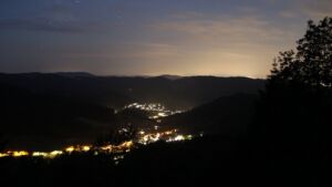 Dieses Bild zeigt eine Webcam-Aufnahme vom Achertal, aufgenommen am Mittwoch, den 17.06.2026 um 03:30 Uhr. Die Temperatur betrug 17.6°C.