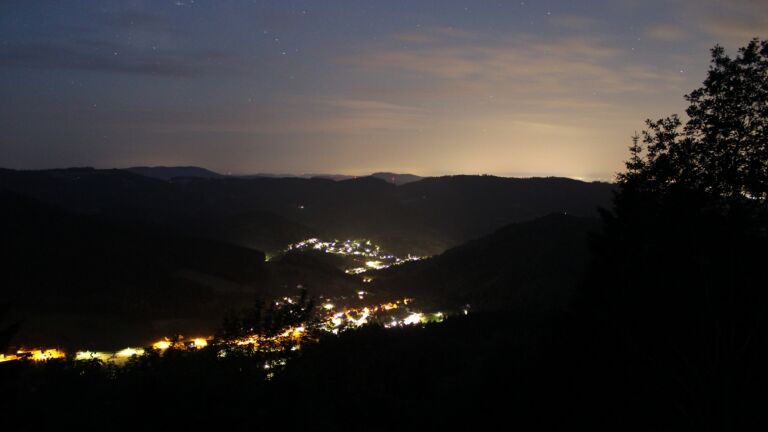 Dieses Bild zeigt eine Webcam-Aufnahme vom Achertal, aufgenommen am Mittwoch, den 17.06.2026 um 03:30 Uhr. Die Temperatur betrug 17.6°C.