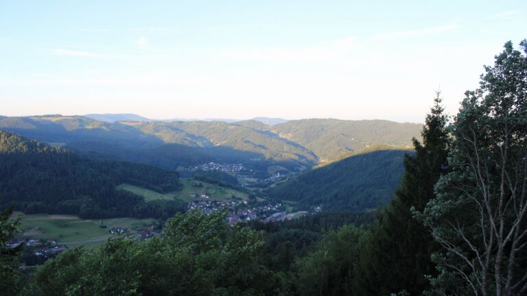 Dieses Bild zeigt eine Webcam-Aufnahme vom Achertal, aufgenommen am Montag, den 13.07.2026 um 06:30 Uhr. Die Temperatur betrug 21°C.