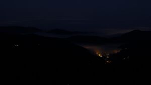 Dieses Bild zeigt eine Webcam-Aufnahme vom Achertal, aufgenommen am Samstag, den 13.12.2025 um 07:00 Uhr. Die Temperatur betrug 6°C.