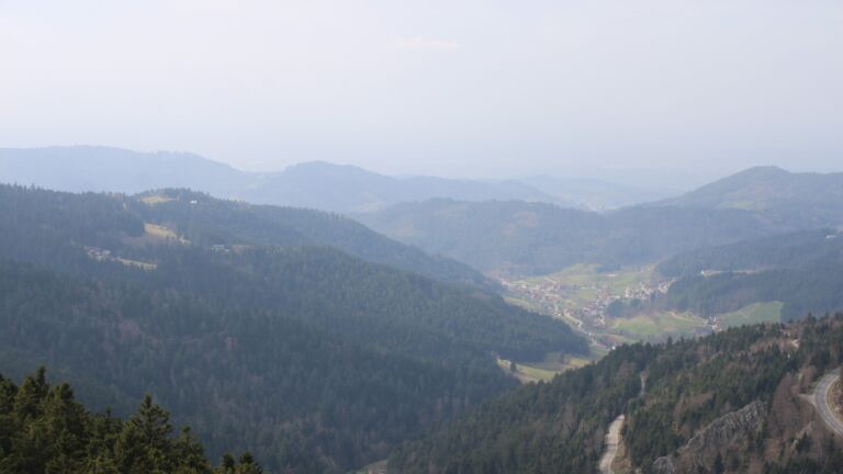 Dieses Bild zeigt eine Webcam-Aufnahme vom Achertal, aufgenommen am Dienstag, den 10.03.2026 um 13:40 Uhr. Die Temperatur betrug 10.7°C.