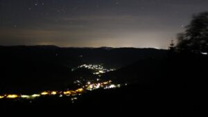Dieses Bild zeigt eine Webcam-Aufnahme vom Achertal, aufgenommen am Samstag, den 23.05.2026 um 03:20 Uhr. Die Temperatur betrug 18.6°C.