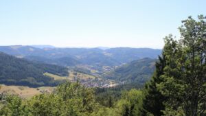 Dieses Bild zeigt eine Webcam-Aufnahme vom Achertal, aufgenommen am Donnerstag, den 13.08.2026 um 15:10 Uhr. Die Temperatur betrug 35.5°C.