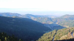 Dieses Bild zeigt eine Webcam-Aufnahme vom Achertal, aufgenommen am Dienstag, den 09.12.2025 um 10:00 Uhr. Die Temperatur betrug 10.6°C.