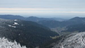 Dieses Bild zeigt eine Webcam-Aufnahme vom Achertal, aufgenommen am Donnerstag, den 27.11.2025 um 08:20 Uhr. Die Temperatur betrug -3.1°C.