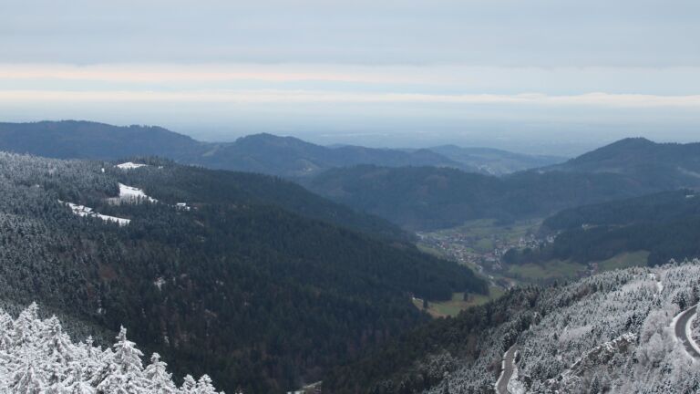 Dieses Bild zeigt eine Webcam-Aufnahme vom Achertal, aufgenommen am Donnerstag, den 27.11.2025 um 08:20 Uhr. Die Temperatur betrug -3.1°C.