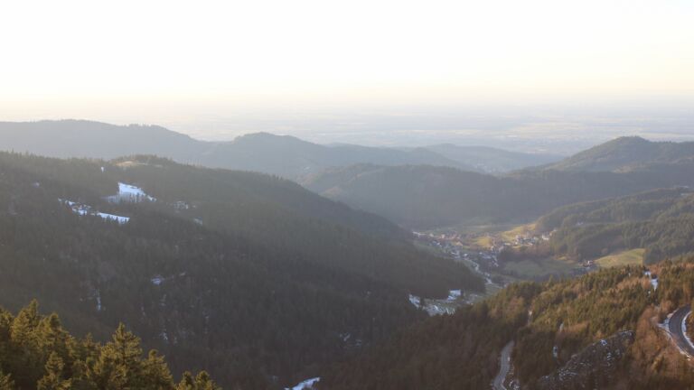 Dieses Bild zeigt eine Webcam-Aufnahme vom Achertal, aufgenommen am Donnerstag, den 15.01.2026 um 16:20 Uhr. Die Temperatur betrug 6.6°C.