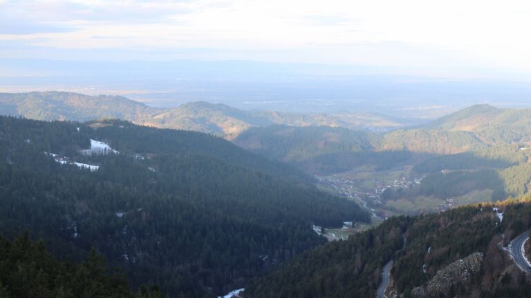 Dieses Bild zeigt eine Webcam-Aufnahme vom Achertal, aufgenommen am Freitag, den 16.01.2026 um 09:20 Uhr. Die Temperatur betrug 5.6°C.