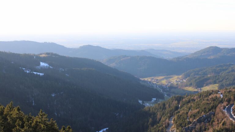 Dieses Bild zeigt eine Webcam-Aufnahme vom Achertal, aufgenommen am Donnerstag, den 15.01.2026 um 15:50 Uhr. Die Temperatur betrug 7.5°C.