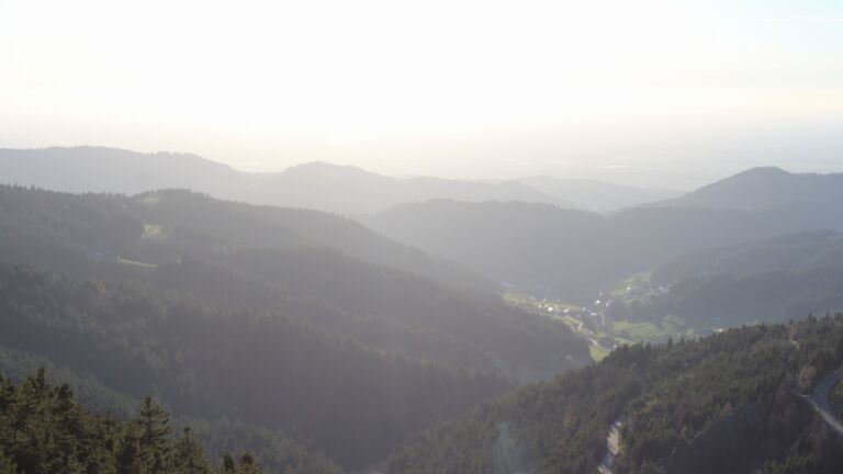 Dieses Bild zeigt eine Webcam-Aufnahme vom Achertal, aufgenommen am Dienstag, den 07.04.2026 um 19:10 Uhr. Die Temperatur betrug 13.4°C.