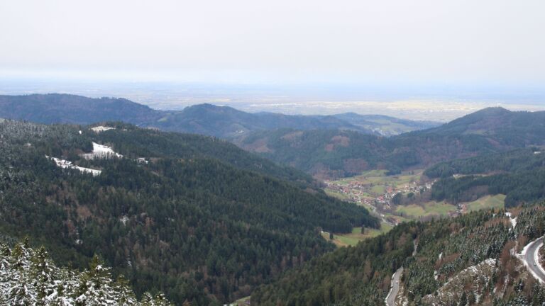 Dieses Bild zeigt eine Webcam-Aufnahme vom Achertal, aufgenommen am Freitag, den 28.11.2025 um 10:30 Uhr. Die Temperatur betrug 3°C.