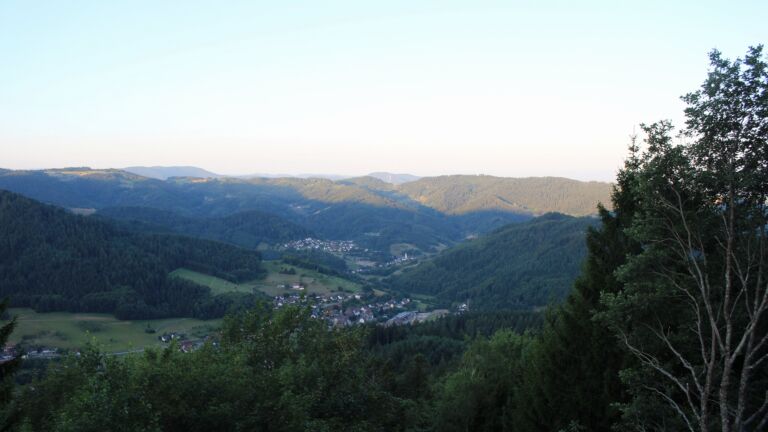 Dieses Bild zeigt eine Webcam-Aufnahme vom Achertal, aufgenommen am Samstag, den 25.07.2026 um 06:30 Uhr. Die Temperatur betrug 19.7°C.