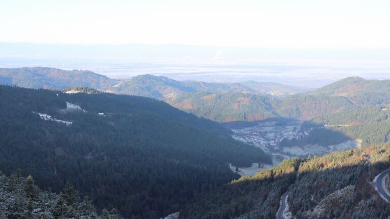 Dieses Bild zeigt eine Webcam-Aufnahme vom Achertal, aufgenommen am Dienstag, den 18.11.2025 um 09:00 Uhr. Die Temperatur betrug -2.1°C.