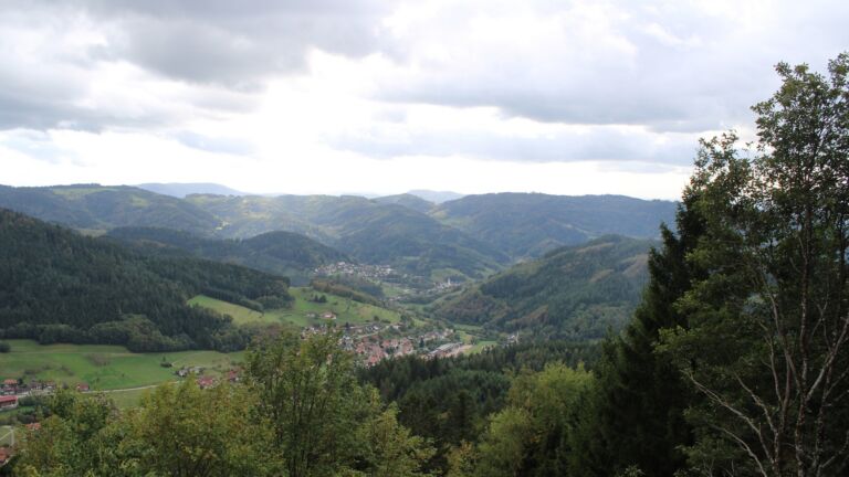 Dieses Bild zeigt eine Webcam-Aufnahme vom Achertal, aufgenommen am Samstag, den 10.10.2026 um 15:40 Uhr. Die Temperatur betrug 10.4°C.