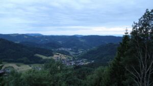 Dieses Bild zeigt eine Webcam-Aufnahme vom Achertal, aufgenommen am Mittwoch, den 03.06.2026 um 21:30 Uhr. Die Temperatur betrug 13.6°C.