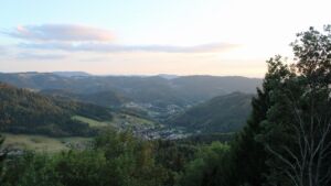 Dieses Bild zeigt eine Webcam-Aufnahme vom Achertal, aufgenommen am Samstag, den 22.08.2026 um 20:10 Uhr. Die Temperatur betrug 16.6°C.