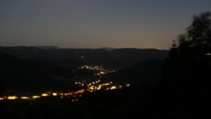 Dieses Bild zeigt eine Webcam-Aufnahme vom Achertal, aufgenommen am Montag, den 25.05.2026 um 22:40 Uhr. Die Temperatur betrug 22.1°C.