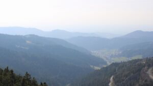 Dieses Bild zeigt eine Webcam-Aufnahme vom Achertal, aufgenommen am Dienstag, den 24.03.2026 um 15:50 Uhr. Die Temperatur betrug 9.8°C.