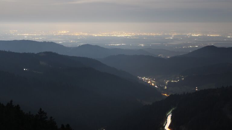 Dieses Bild zeigt eine Webcam-Aufnahme vom Achertal, aufgenommen am Mittwoch, den 04.03.2026 um 05:10 Uhr. Die Temperatur betrug 3.8°C.