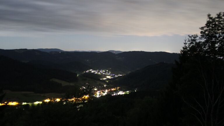 Dieses Bild zeigt eine Webcam-Aufnahme vom Achertal, aufgenommen am Sonntag, den 05.07.2026 um 03:20 Uhr. Die Temperatur betrug 18.2°C.