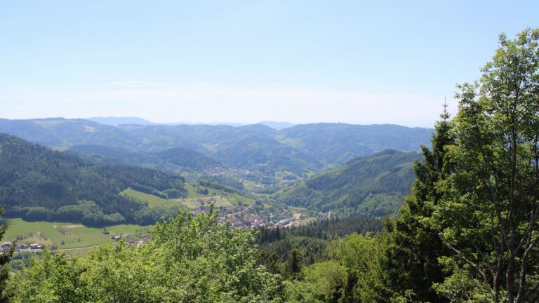 Dieses Bild zeigt eine Webcam-Aufnahme vom Achertal, aufgenommen am Freitag, den 22.05.2026 um 14:20 Uhr. Die Temperatur betrug 26.2°C.
