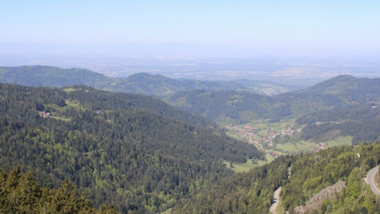 Dieses Bild zeigt eine Webcam-Aufnahme vom Achertal, aufgenommen am Donnerstag, den 30.04.2026 um 11:20 Uhr. Die Temperatur betrug 7°C.