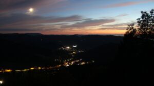 Dieses Bild zeigt eine Webcam-Aufnahme vom Achertal, aufgenommen am Freitag, den 16.10.2026 um 19:30 Uhr. Die Temperatur betrug 17.1°C.